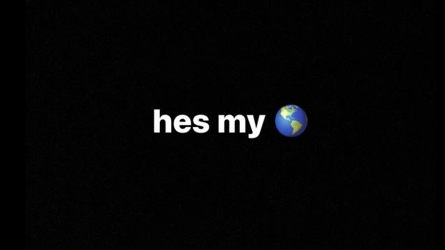 He's My Worldのバナー