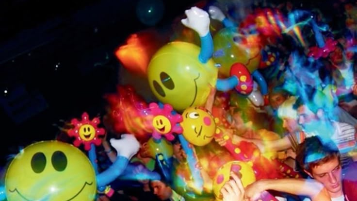 THE PARTY MUST GO ONのバナー