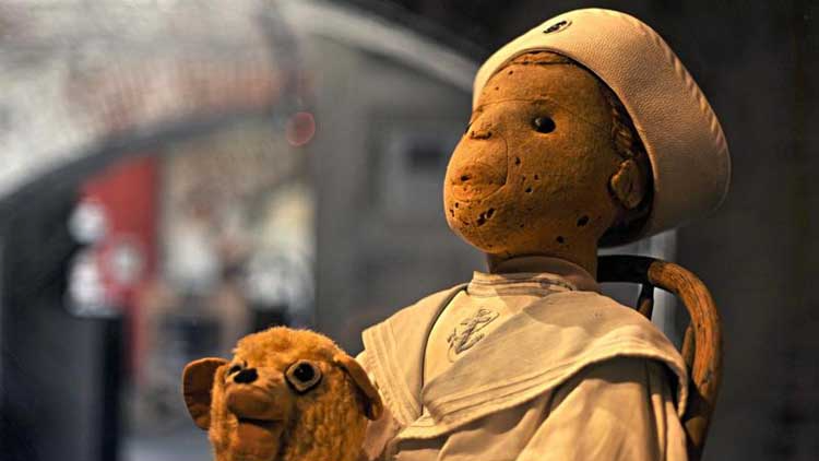 Robert The Doll fanclubのバナー