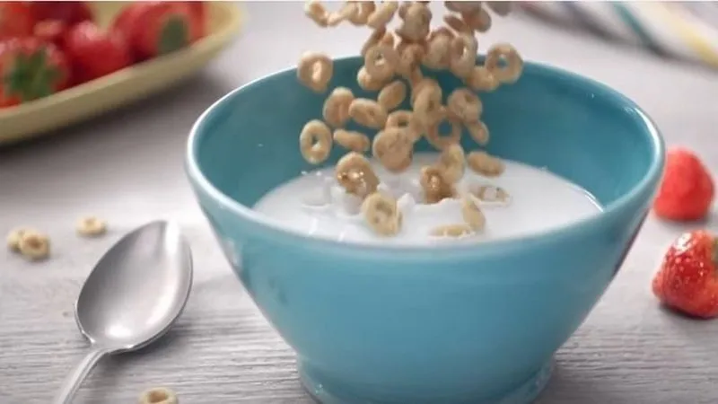 People who put milk before the cerealのバナー
