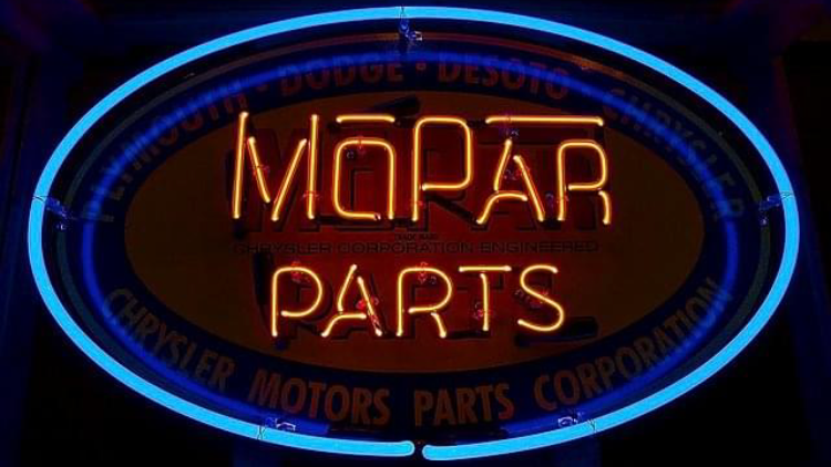 The Mopar barのバナー
