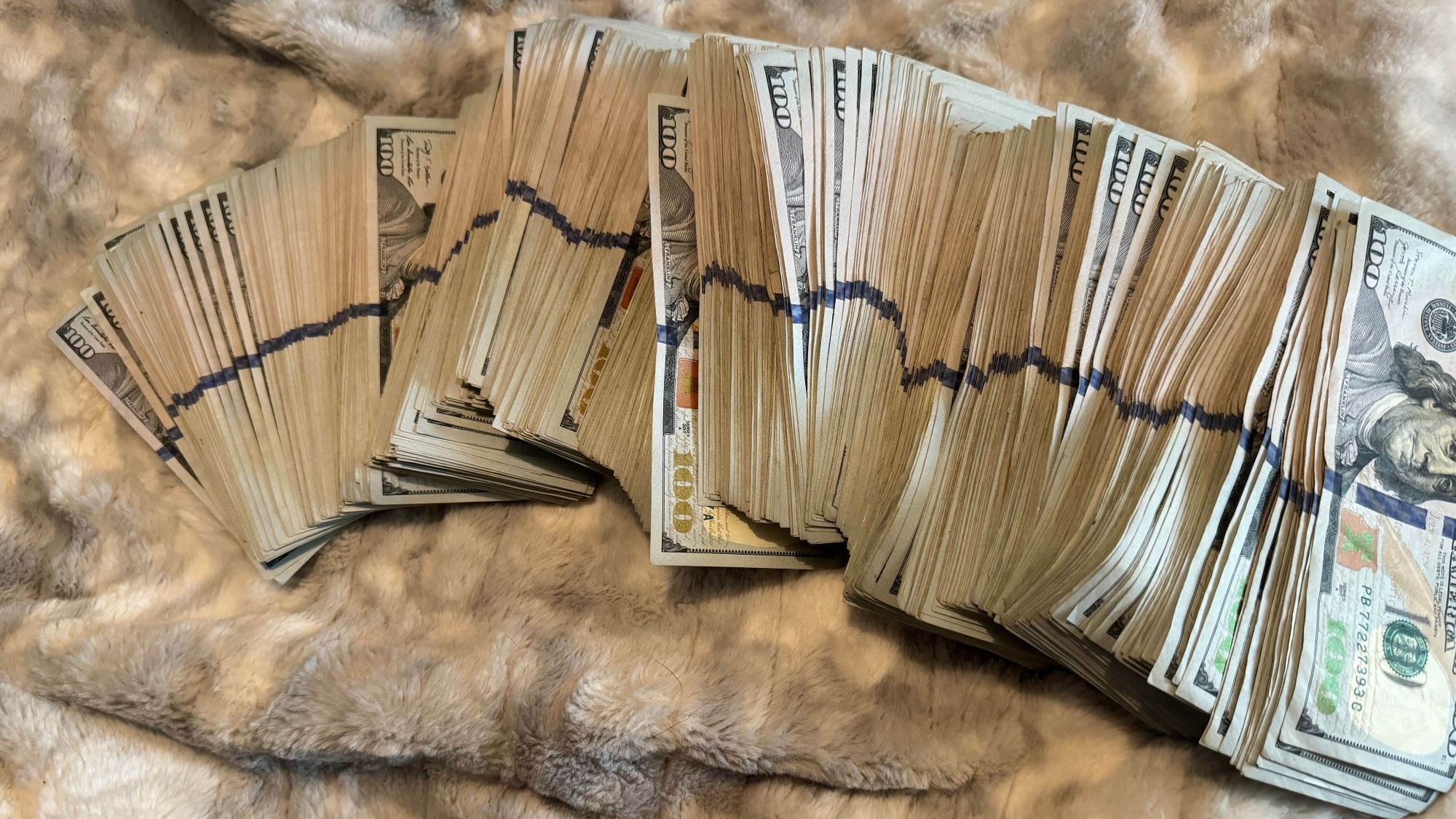 Millionairesのバナー