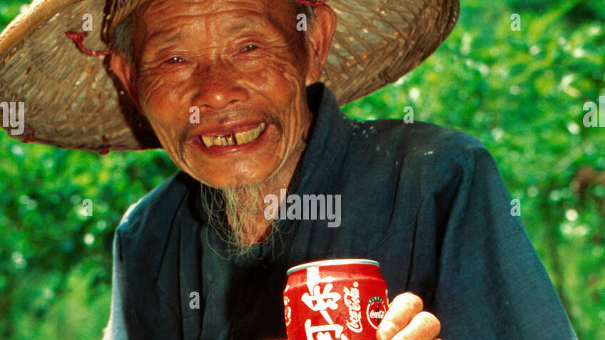 We throw Coca-Cola at old Asian menのバナー