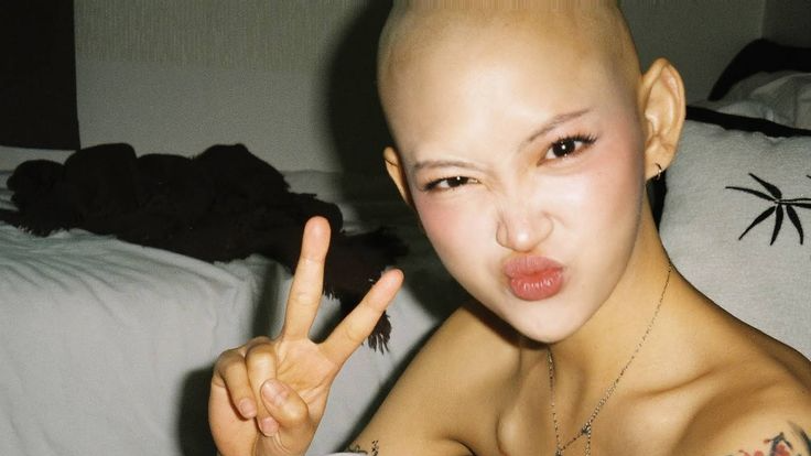 i love women with buzzcutsのバナー