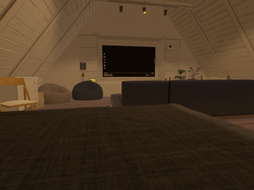 三角屋根裏home