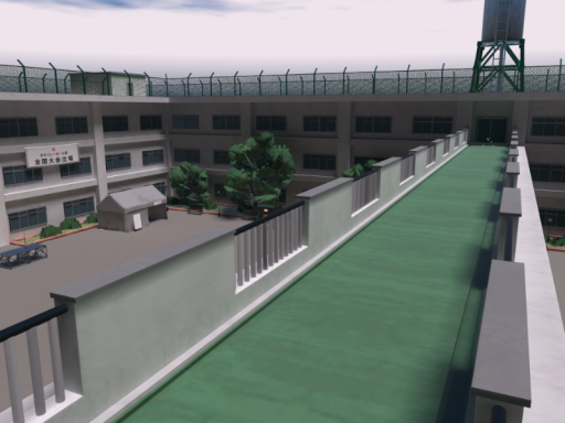 衣装集会で使った学校の中庭 - School Yard for meet-up