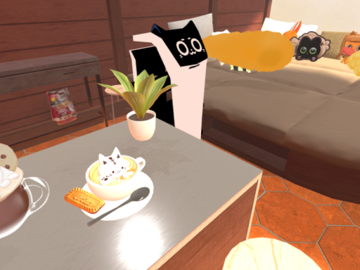 smol cat cafe