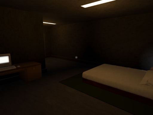keep the door locked․ （test）