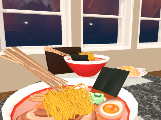 ラーメンを手づかみで食べるだけのワールド
