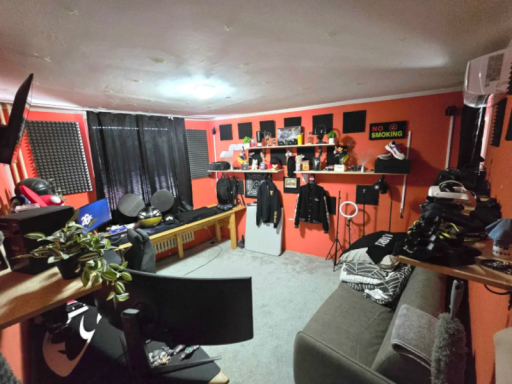 20nik's room